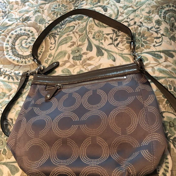 Light grey authentic coach crossbody bag. - Picture 2 of 6